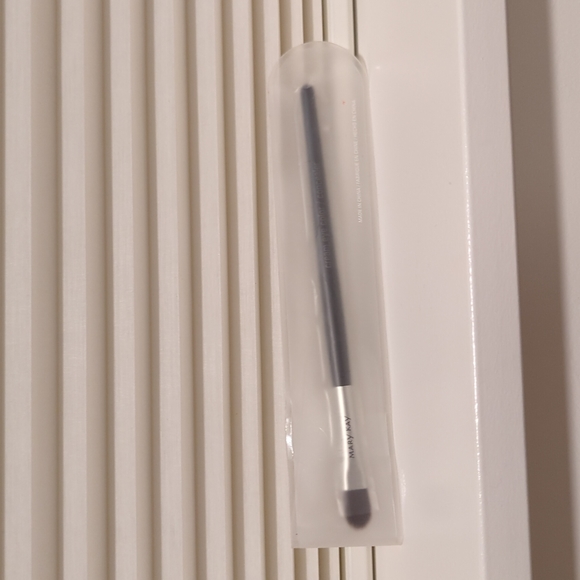 Mary Kay Cream eye colour brush - Picture 2 of 3